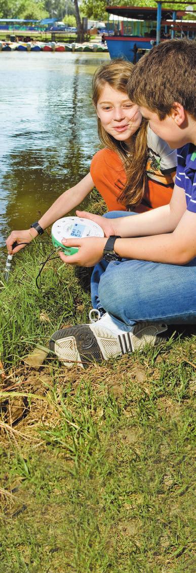 HANDS-ON STEM Education With the HANDS-ON Labdisc, scientific investigations in environmental science, physics, biology and chemistry become clean, convenient, and immediate.