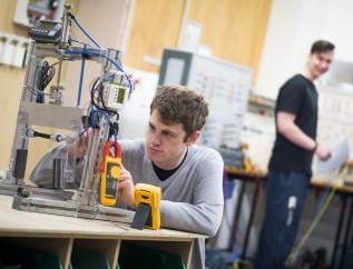 Bachelor of Engineering Technology KEY INFORMATION FOR STUDENTS Bachelor of Engineering Technology ENTRY REQUIREMENTS Location Duration Delivery Credits Level Start Dunedin Three years full-time;