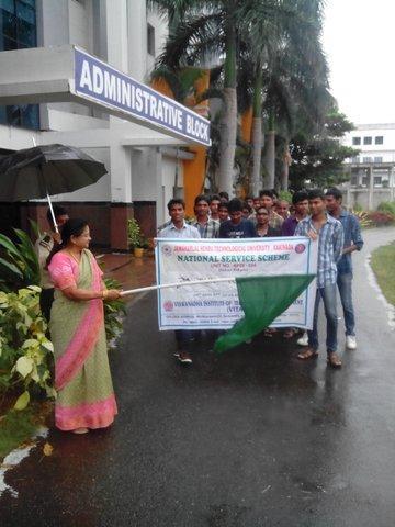 on 31.10.2015.This run was flagged off by Pro. K. Raja Rajeswari, Principal. About 200 students participated in this event.