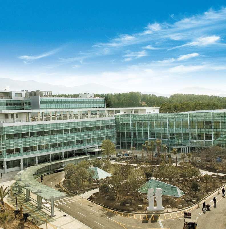 JEJU National University Hospital Surrounded by pristine nature, a Total Medical Center with the most advance medical service The concept of medical service is rapidly changing, with an opening in