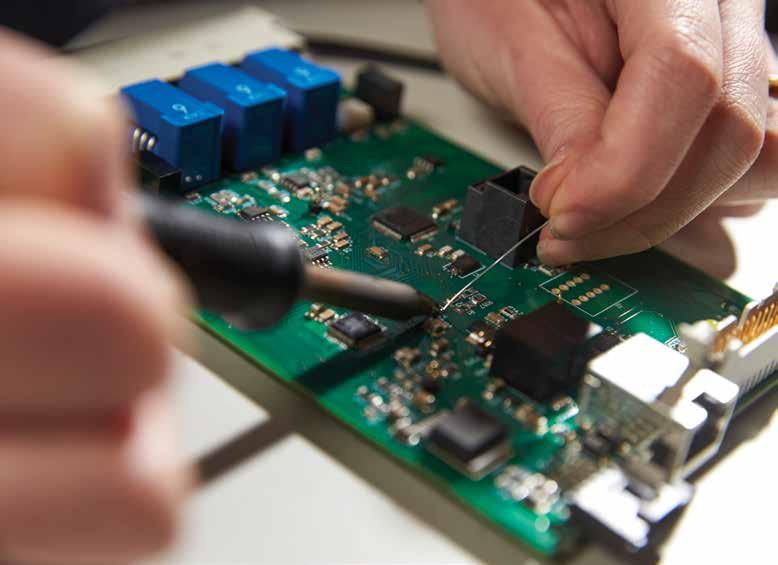 12 Electronic, Electrical and Systems Engineering Programme organisation YEAR 1 Our combined engineering pathway, with Mechanical and Cvil Engineering, is aimed at developing your thinking and skills