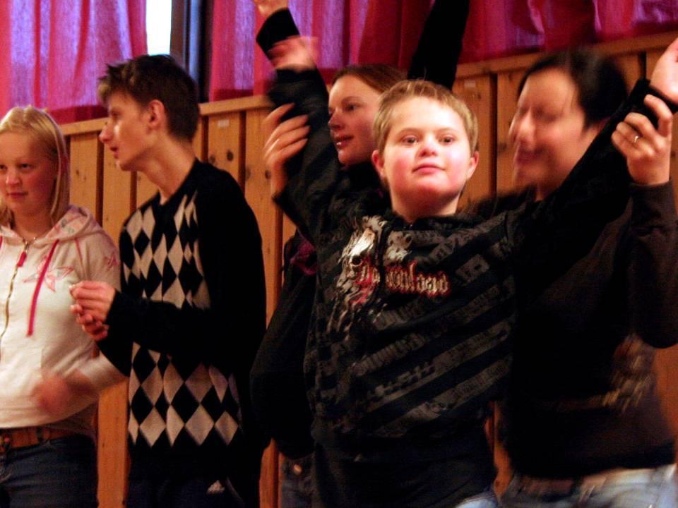 Into the Rhythm All sixth grade pupils in Drammen have taken part in the Into the Rhythm project, 2007-2009 Weekly music and dance workshops with