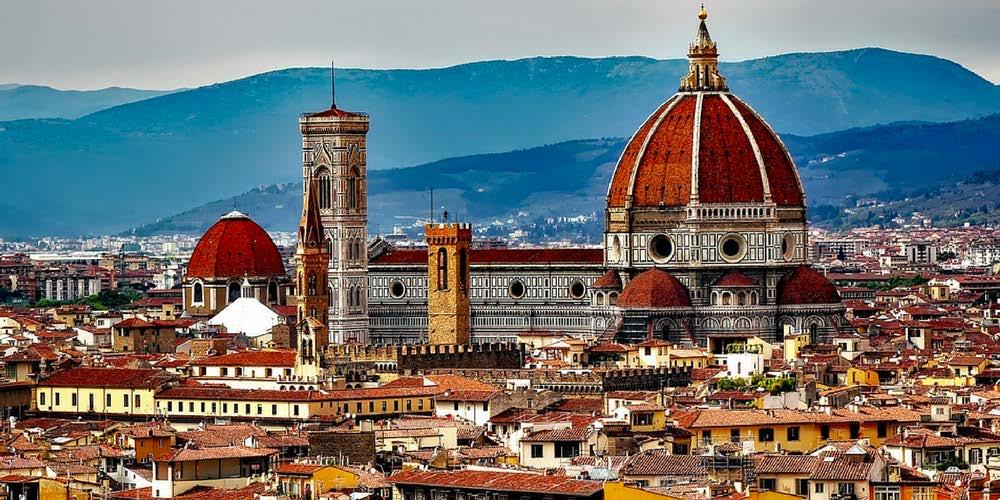 Florence Italy When one thinks of the Italian Renaissance, images of Leonardo da Vinci, Michelangelo, and Botticelli musing in the hills of Tuscany immediately come to mind.
