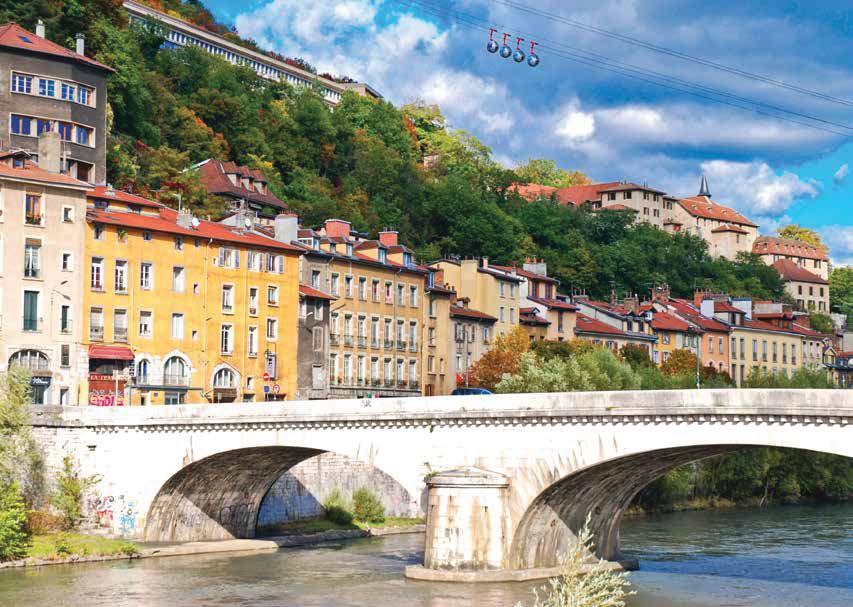 Grenoble, French Alps, France UNIVERSITÉ GRENOBLE ALPES AND GRENOBLE ÉCOLE DE MANAGEMENT (BUSINESS SCHOOL) All-Inclusive Program Fee French Language and Culture and Intensive French Language $12,995
