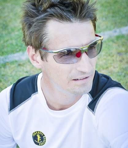 ALUMNI IN THE NEWS COMRADES COACH PARRY Rhodes alumnus Lindsey Parry is the coach behind Charné Bosman and Caroline Wöstmann who took first and second place at the 2016 Comrades Marathon.