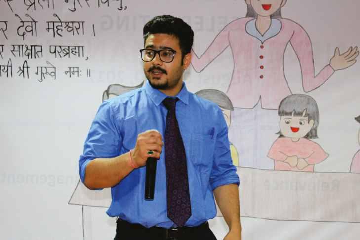 Alumni Performance on Teachers Day, September 5, 2017. PGDM 2015-17 Alumni, Mr. Girish Dolia, Assistant Manager - IndusInd Bank, brought his melodious voice as a surprise for the teachers.